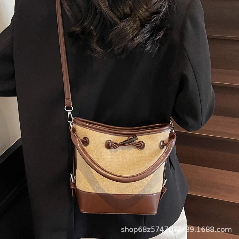 2025 new niche design canvas portable bucket bag women's simple high-end commuter shoulder messenger women's bag