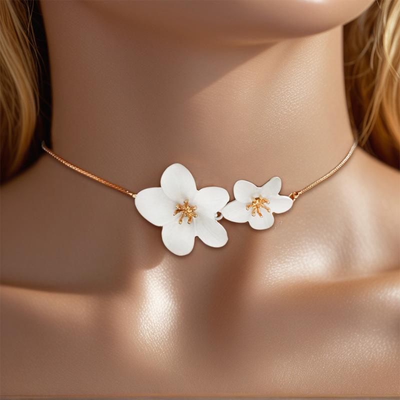 

Преувеличенно большая подвеска в виде цветка, коробчатая цепочка, ожерелье, регулируемая цепочка до ключицы, изысканная и элегантная женщина