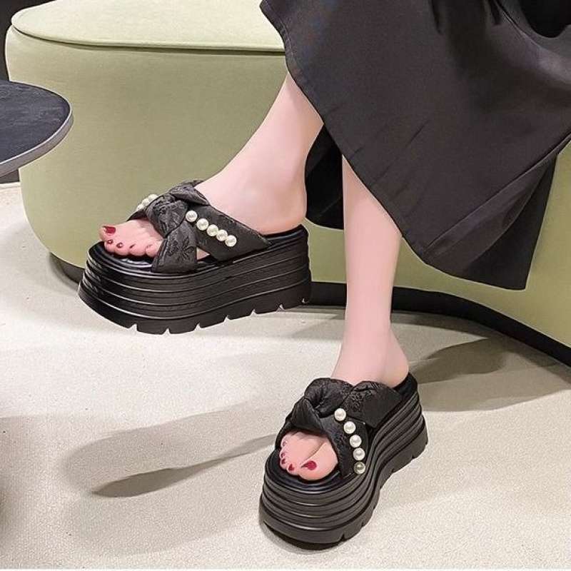 Foreign Style Out One-word Slippers Women's 2025 Summer New Fashionable Sweet Pearl Cross with Muffin Thick-bottomed Cool Slippers
