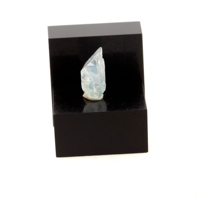 Pierres et Minéraux. Euclase. 2.30 ct. Parelhas, Rio Grande do Norte, Brésil.