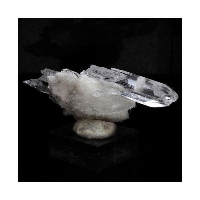 Pierres et Minéraux. Gypse. 33.7 ct. Gypsum Quarry, Arignac, France. Rare.