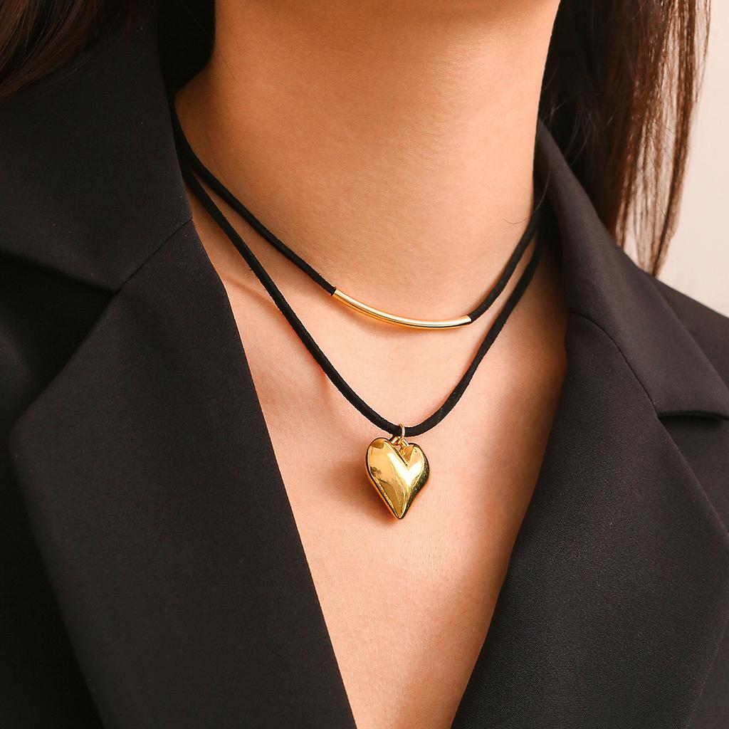 Goth Black Velvet Small Love Heart Pendant Choker Necklace for Women 2024 Trend Elegant Adjustable Chain Aesthetic Wed Zircon