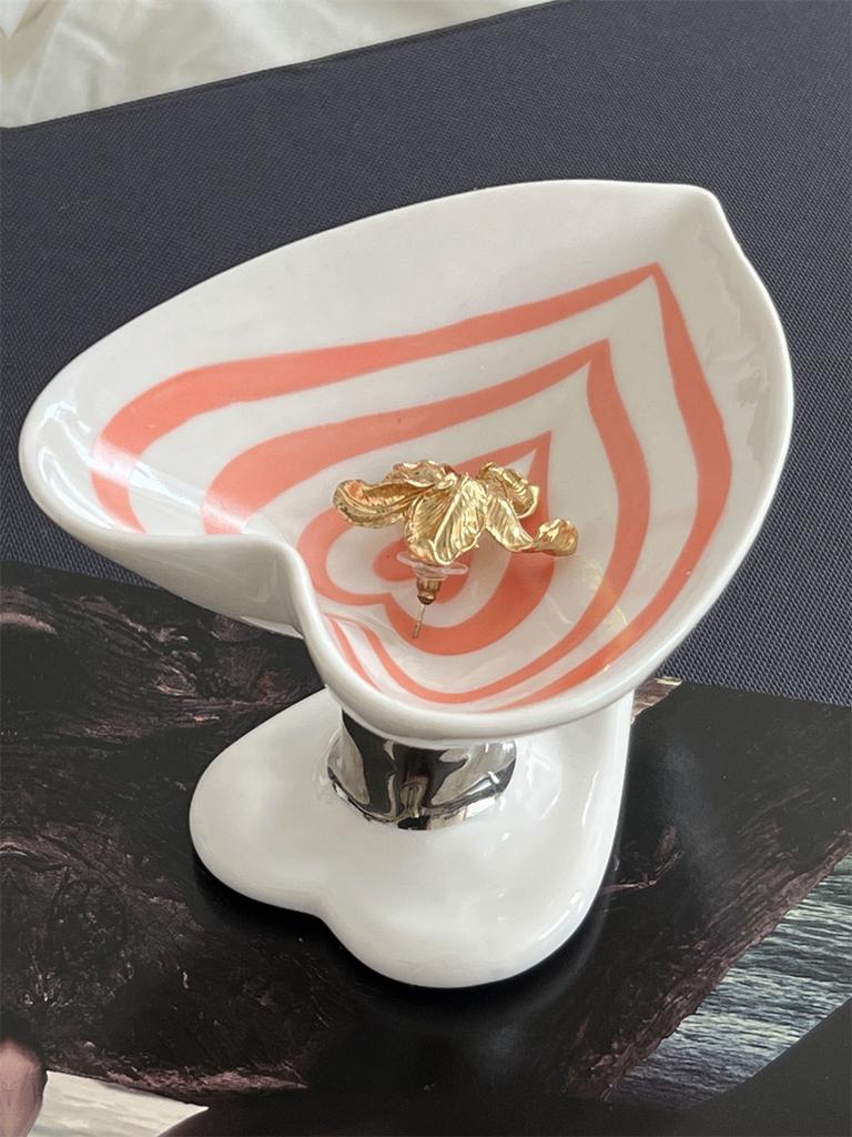 Creative Korean-style Ceramic Love Cake Fruit Plate Heart-shaped Dessert High-foot Plate Home Decoration Jewelry Storage Plate