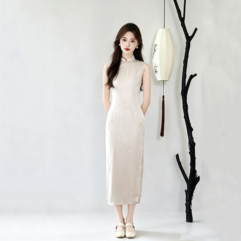 Embroidery white sleeveless national style new Chinese style Suzhou long cheongsam improved young 1011 new women's high sense
