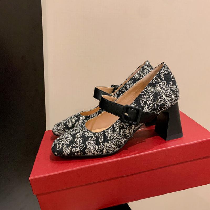 

New women s fashion single shoes leather round head middle heel beef tendon sole comfortable and fashionable large size shoes wear small leather sh 40 чёрный