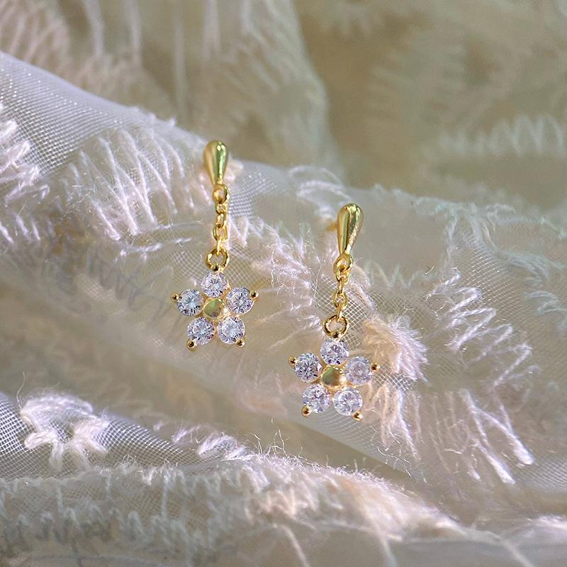 

Маленькие серьги-цветы в форме капель воды для женщин, легкие, роскошные, изысканные серьги-кисточки, новый стиль