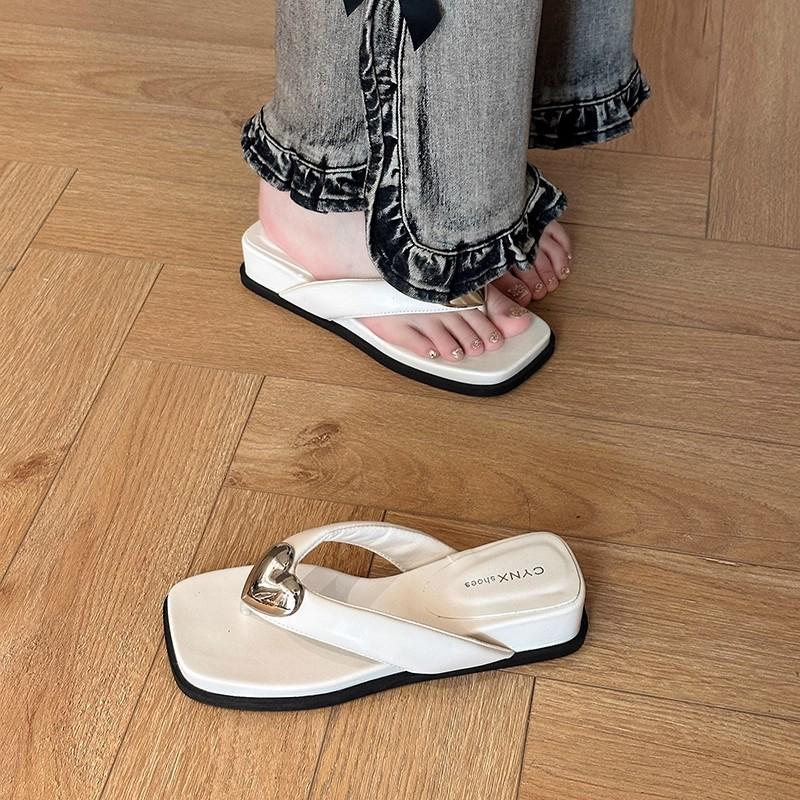 Fashion Metal Buckle Flat Bottom Flip-flop Foot Cool Slippers Summer Versatile Soft Bottom Sandals Vacation Women's Wedge Slippers