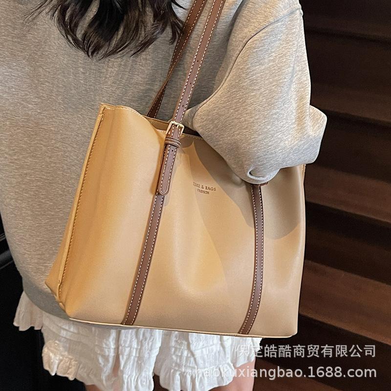 This Year's Popular Bag Women's Large-capacity 2025 New Autumn and Winter Versatile Casual Shoulder Bag Textured Commuter Tote Bag