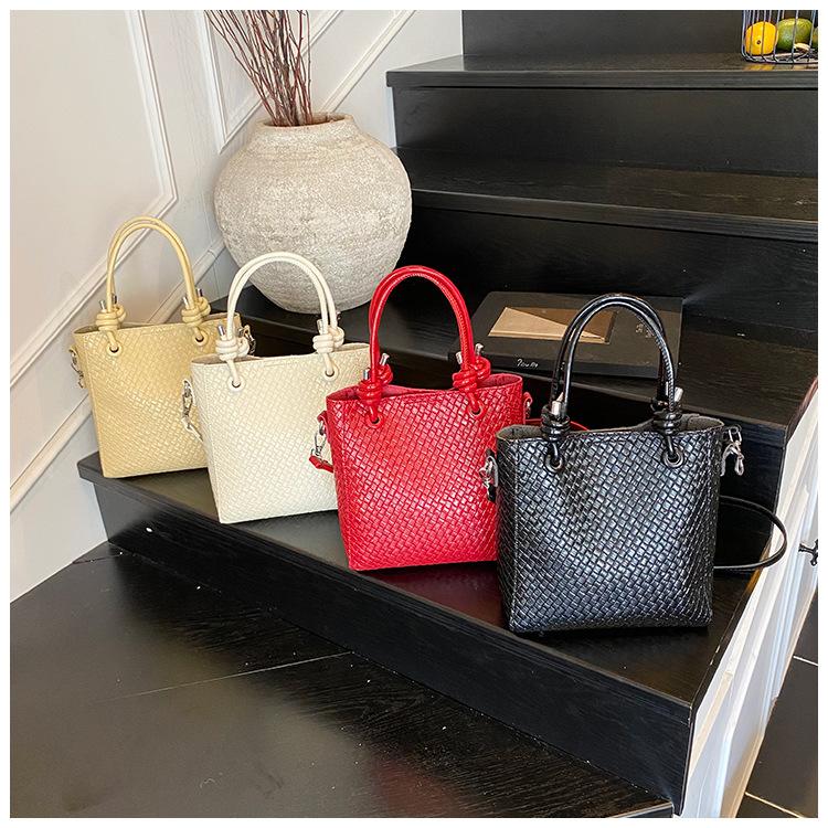 Premium Textured Small Bag Women's 2025 New Summer Versatile Messenger Bag Exquisite Super Fire Portable Bucket Bag