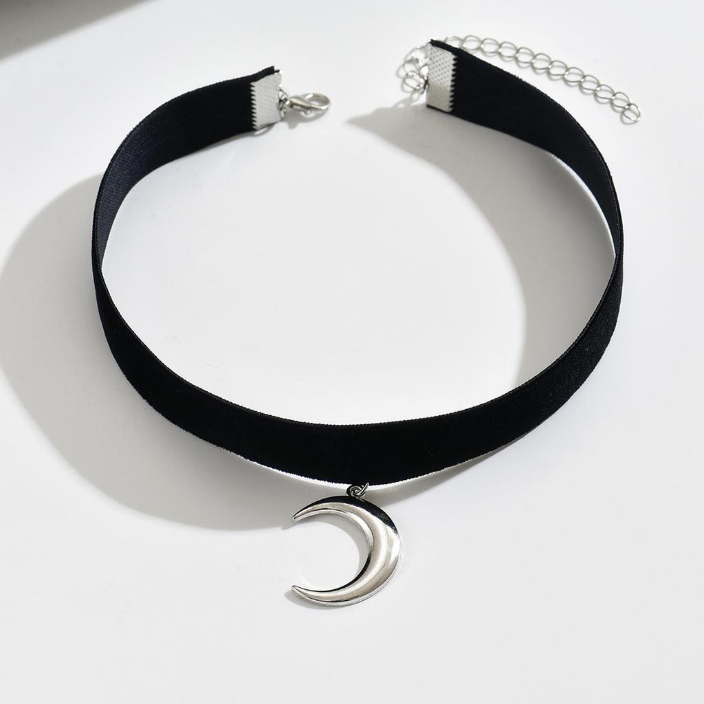 Hot-selling Choker Collar Combination Gothic Dark Wind Short Pendant Multi-layer Necklace Stacked Necklace