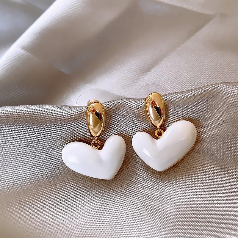 High-End French White Drip Oil Heart Earrings for Women – Elegant, Versatile Fashion Jewelry