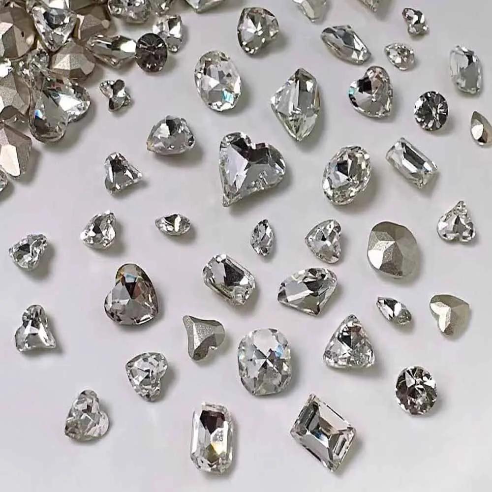 50 szt. 3D K9 Błyszczące Białe Kryształowe Rhinestone'y do Zdobienia Paznokci Mieszane Kształty Szpic na Dole Szklane Diamenty Charmsy do Paznokci Akcesoria do Paznokci DIY