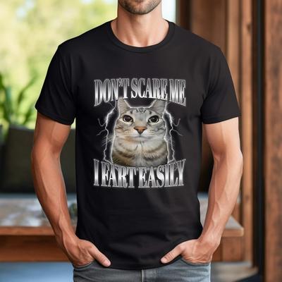Lustiges Katze Starrer Albernes Meme Hab Mich Nicht Erschrecken Ich Furze Leicht T-Shirt