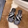 French flat-bottomed cool slippers women's summer outer wear fashion 2025 new Xiaoxiangfeng women's seaside beach sandals