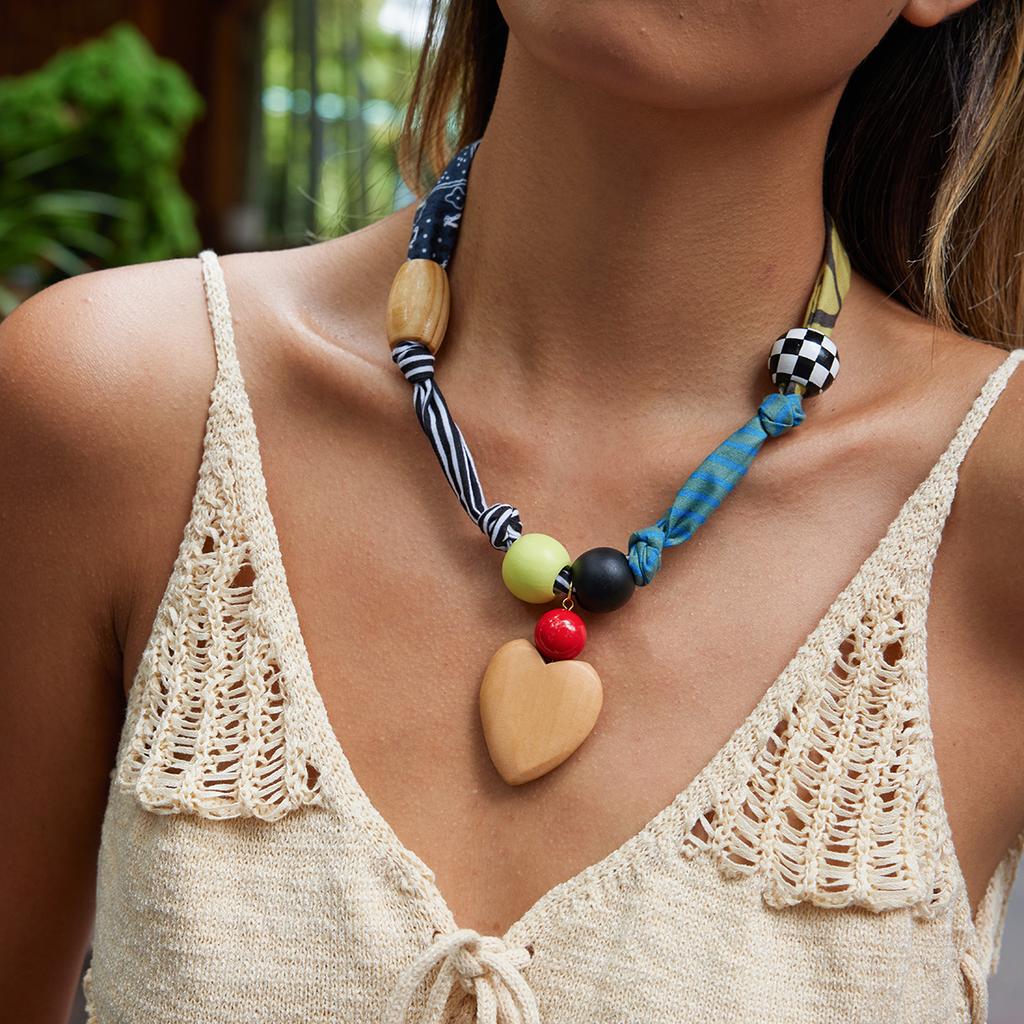 Youthway Elegant Wooden Heart Pendant Necklace For Women Colorful Cloth Chain Vintage Necklace Simple Fashion Jewelry Girls Gift