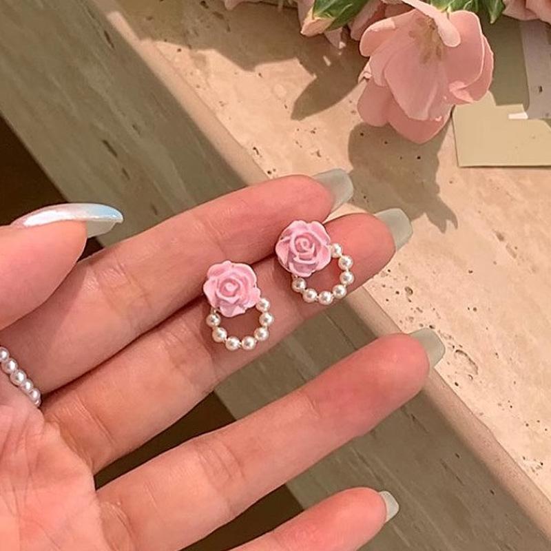 

Красные ретро серьги-бантики с флокированными цветами в гонконгском стиле - Элегантный удлиненный дизайн для женщин, Идеально подходят для осенне-зимнего сезона