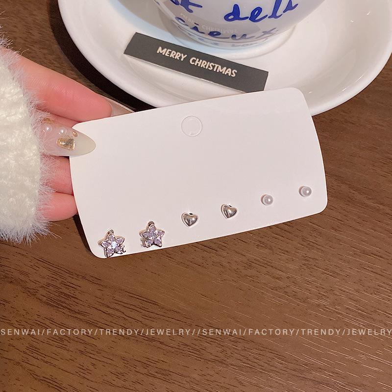 

Sleeping free, exquisite and small zircon stud earrings, women s sweet temperament, ear hole set, love earrings, earrings.