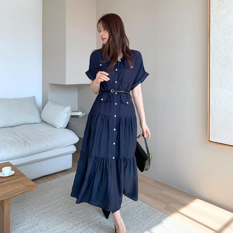 

Стильное платье с лацканами для женщин с поясом, который подчеркивает талию и делает фигуру стройнее. One Size темно-синий