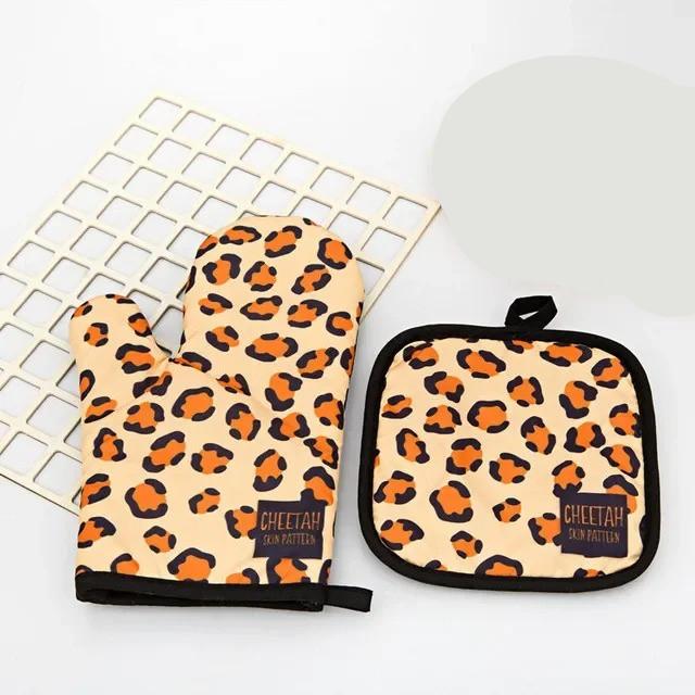 Oven Baking Gloves Microwave Oven Gloves with Mat High-temperature Resistant Gloves Kitchen Baking Tools Bakeware BBQ