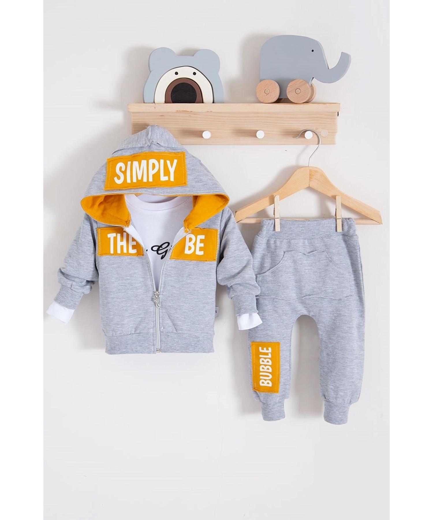 

Комплект из трех предметов для мальчика с капюшоном и простым узором