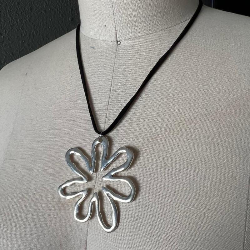 Star Flower Pendant Necklace Sweet Cool Clavicle Chain Necklace Fashion Jewelry