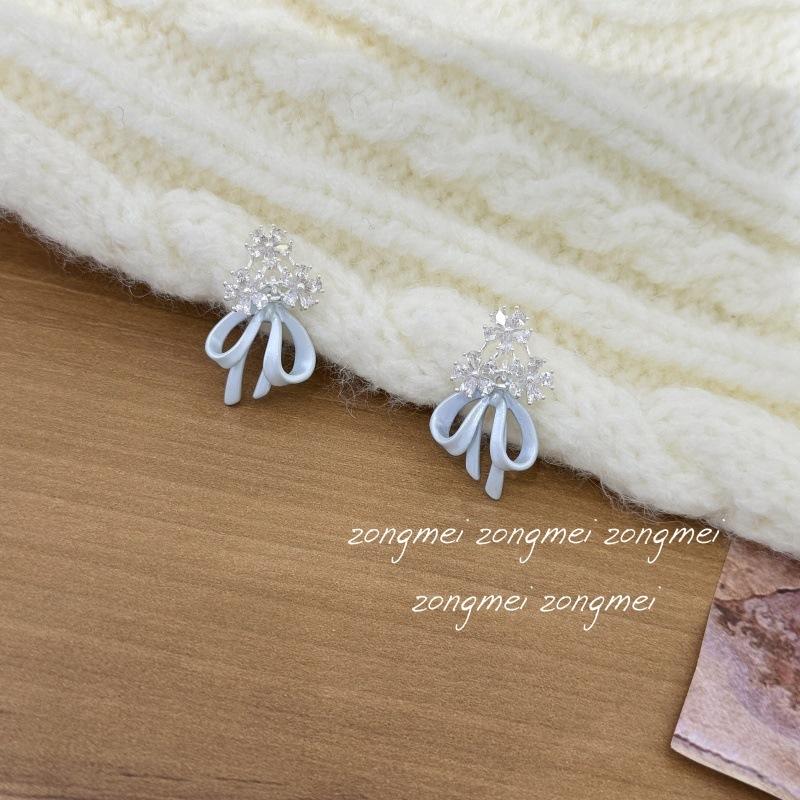 

Blue bow exquisite hand bouquet stud earrings women s high sense unique zircon earrings no ear holes mosquito coil disc ear clips
