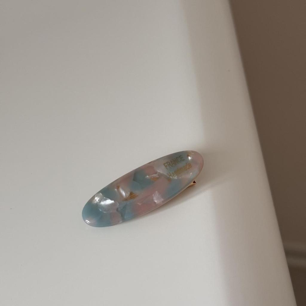 Gold Label Acetate Oval Hair Clip - New Bangs and Side Clip Accessory