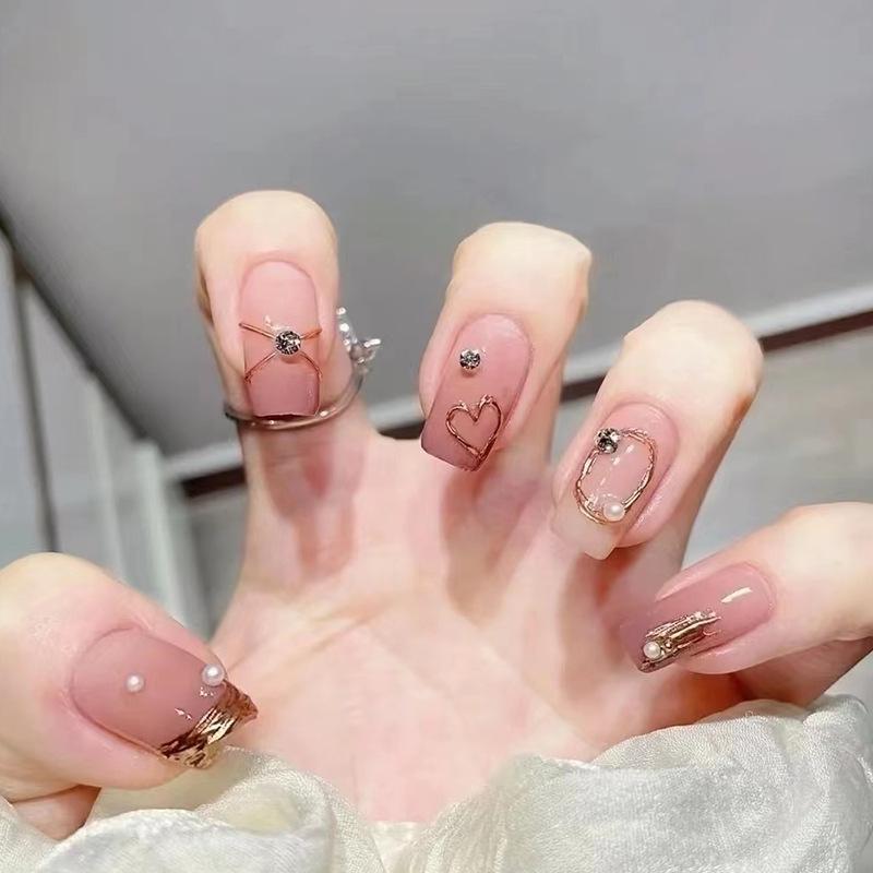 Gentle Heart-Shaped Nail Art Stickers with Small Diamonds for Girls, Removable Medium-Length False Nail Tips