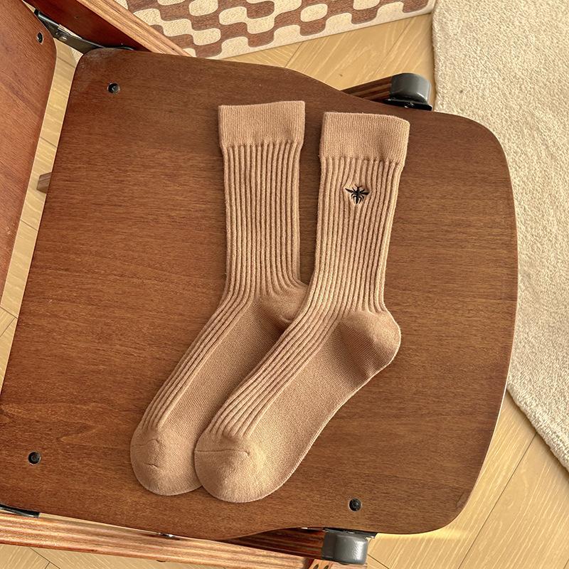 

Женские осенне-зимние носки из чистого хлопка с вышивкой в виде маленькой пчелки, в рубчик, полосатые, трубчатые 1 pair кофейный