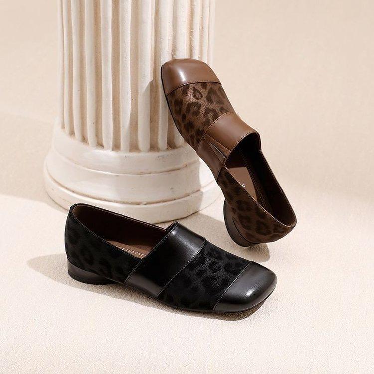 Neue Leopardenmuster-Zauber bequeme niedrige Ferse leichte Mund-Einzel-Schuhe kleine Lederschuhe Retro faule Schuhe
