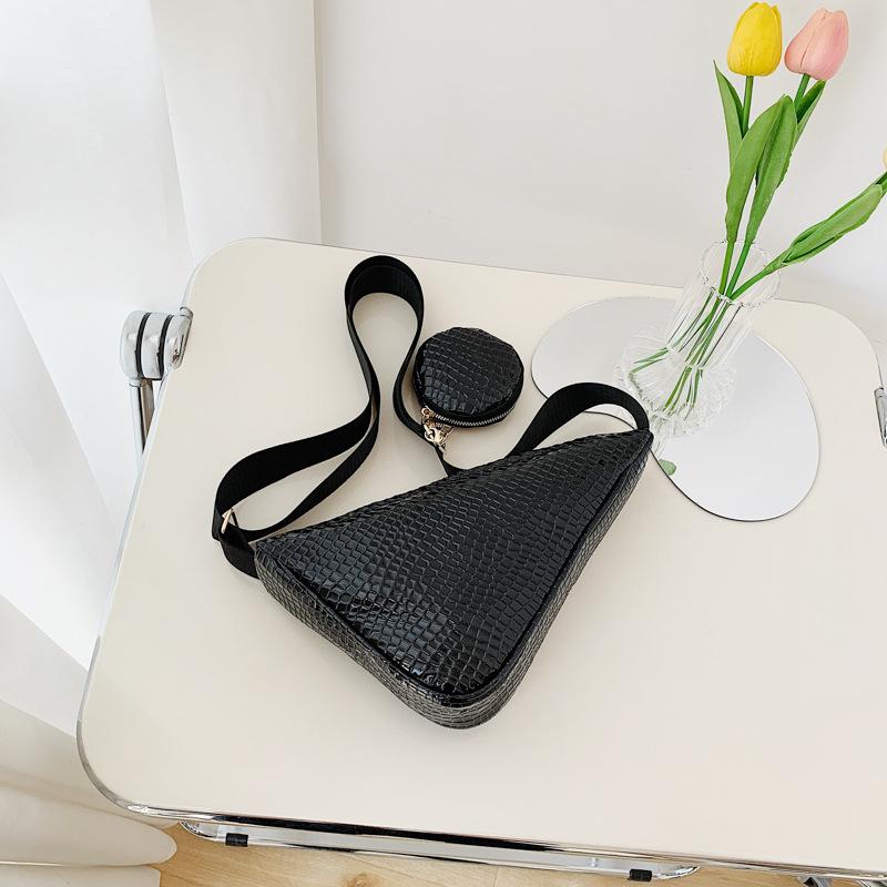 

Летние сумки с треугольным дизайном и крокодиловым узором, женские кожаные сумки через плечо, женские сумки-портфели с широким ремешком, модная сумка-сумка