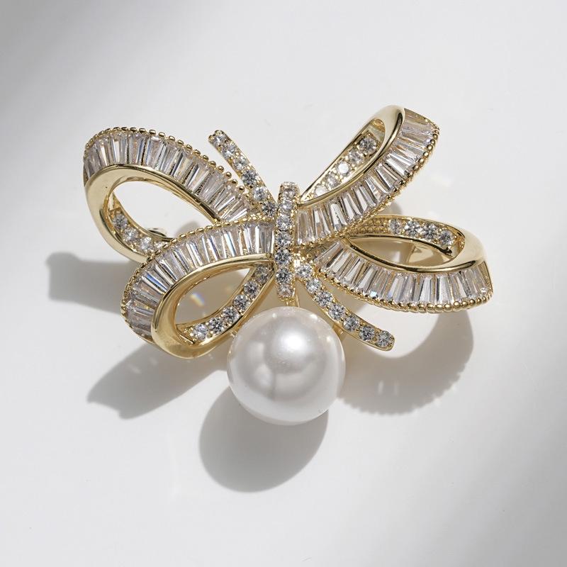 Exquisite Pearl Bow Brooch for Women - Luxurious and Fashionable Accessory