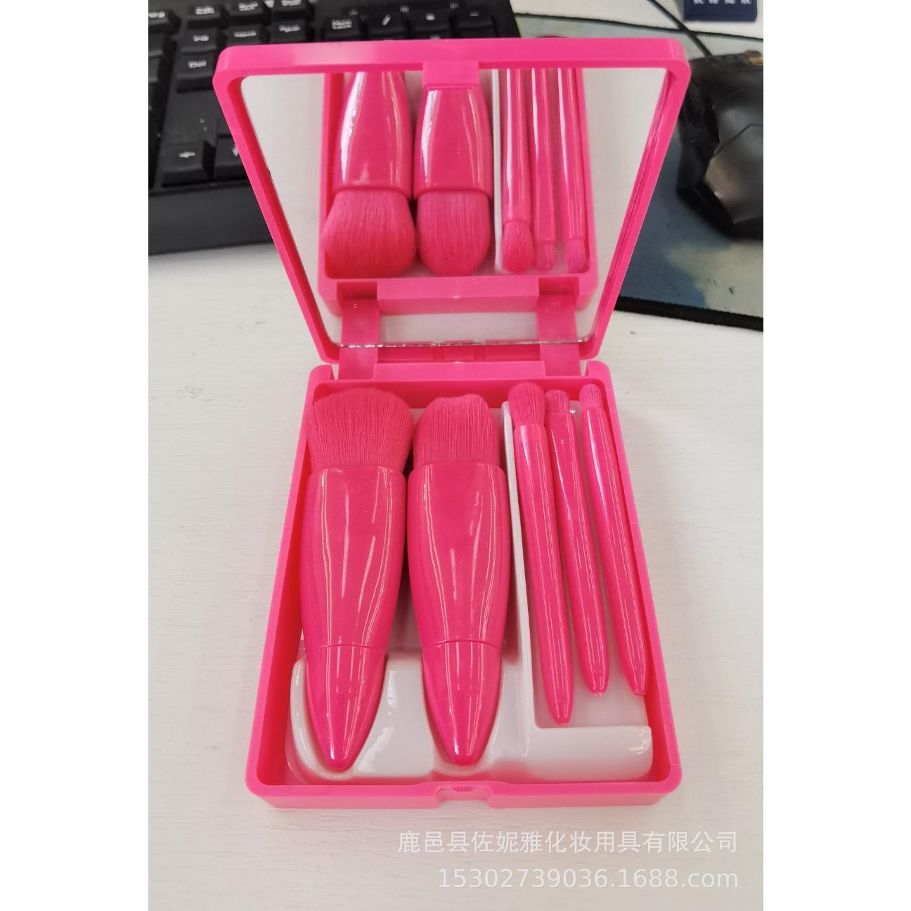 

Кисть для тонального крема, кисть для рассыпчатой ​​пудры, кисть для теней, 5 штук с зеркальцем для макияжа, дорожный набор кистей для макияжа, мини-портативная кисть для макияжа в коробочке.