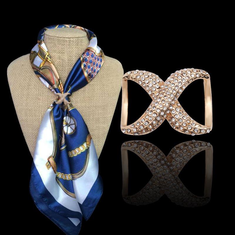 Elegant Rhinestone Scarf Buckle: Minimalist, Non-Snagging, Extra-Long Color Retention, Versatile Scarf Clip.
