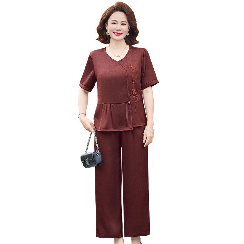 Elegantes Sommer-T-Shirt und Shorts Set mit Stickerei für reife Frauen