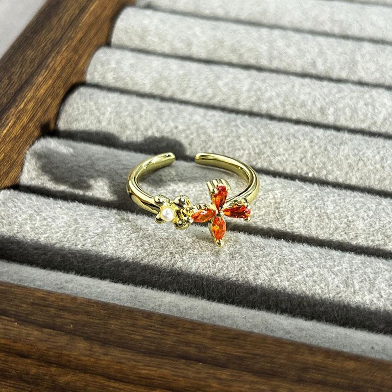 Temperament Golden Star Butterfly Opening Ring Female Court Style Light Luxury Retro Fashion Versatile Design Ring Tide
