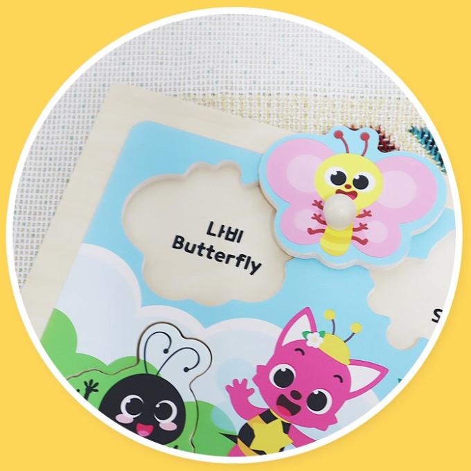 Certificat KC – Puzzle cu piese din lemn Pinkfong 4 piese (Animal Sălbatic / Insectă) 3 Opțiuni