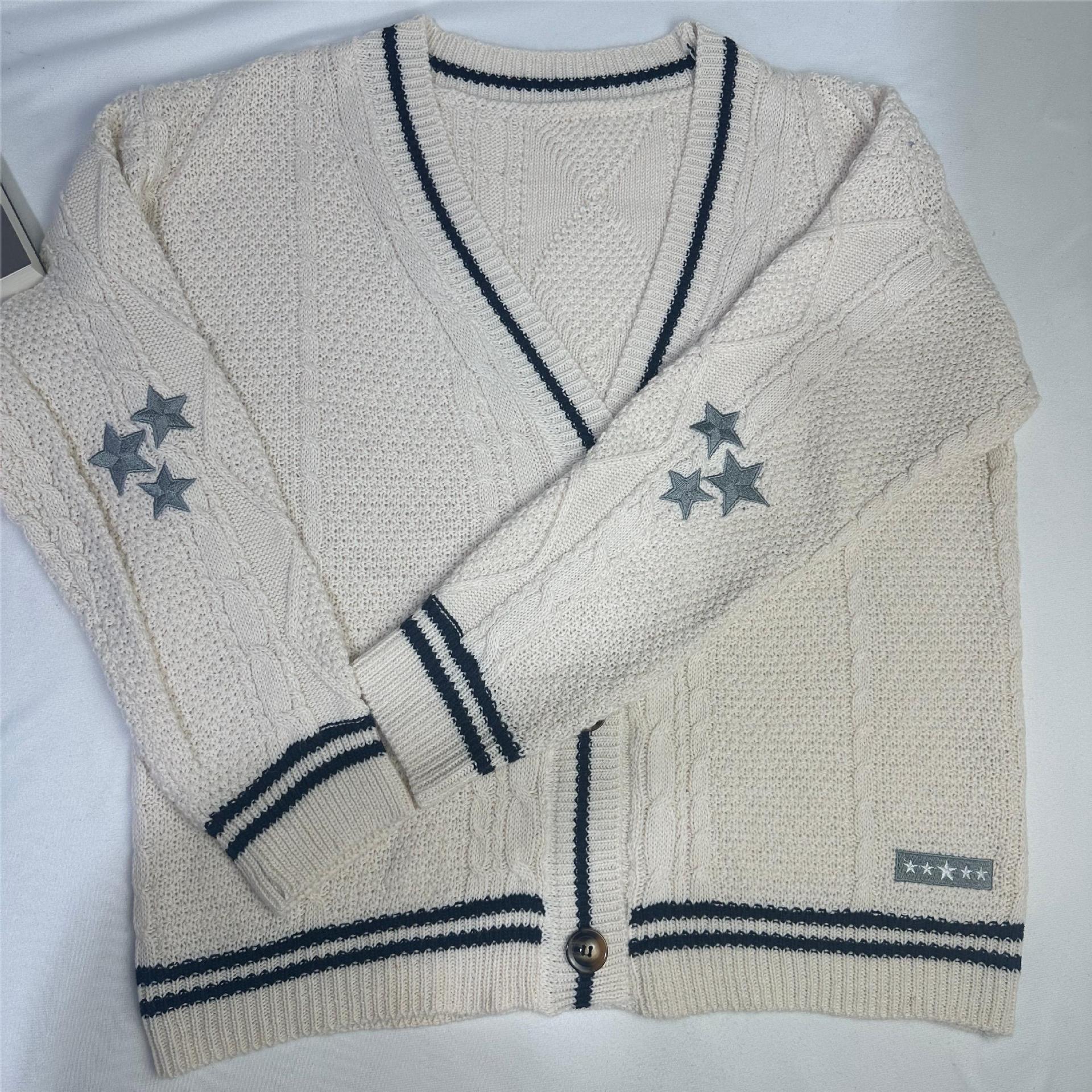 Женский осенне-зимний вязаный кардиган с вышивкой — фото 3