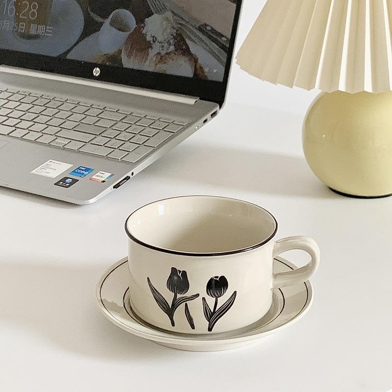 Clay Hand-painted Style Vintage Ceramic Coffee Cup And Saucer Suit Afternoon Tea Tulip Lily Cup And Saucer Set