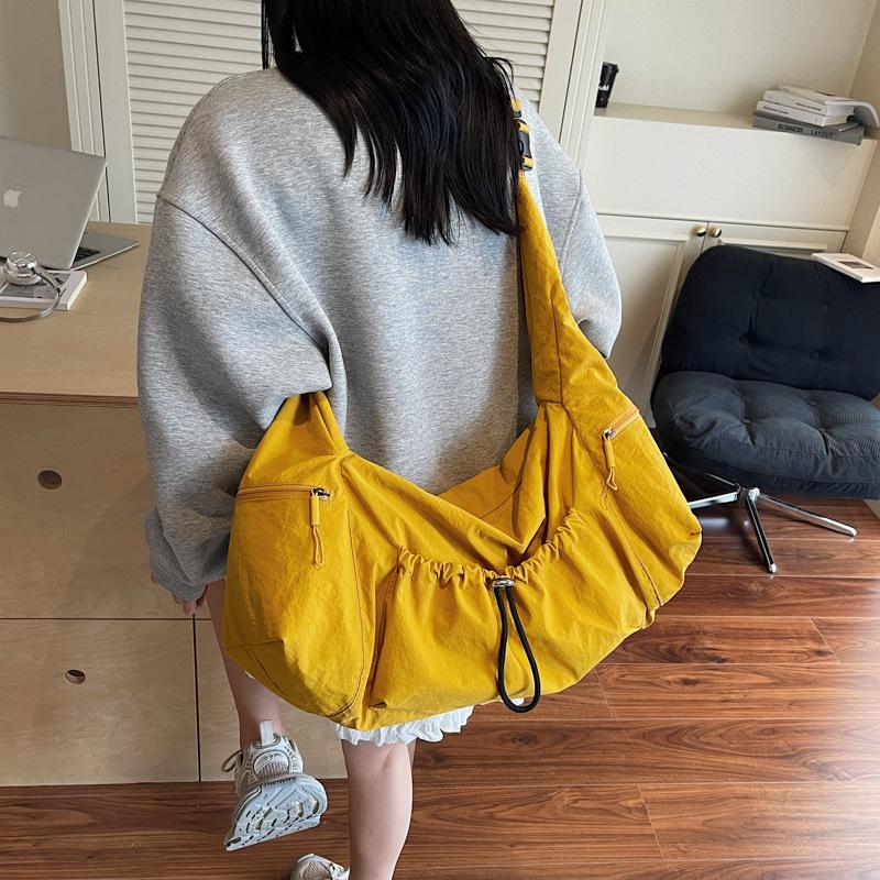 Light Casual Canvas Crossbody Bag Women's Short Trip Large Capacity Tote Bag Student Class Bag Commuter Shoulder Bag