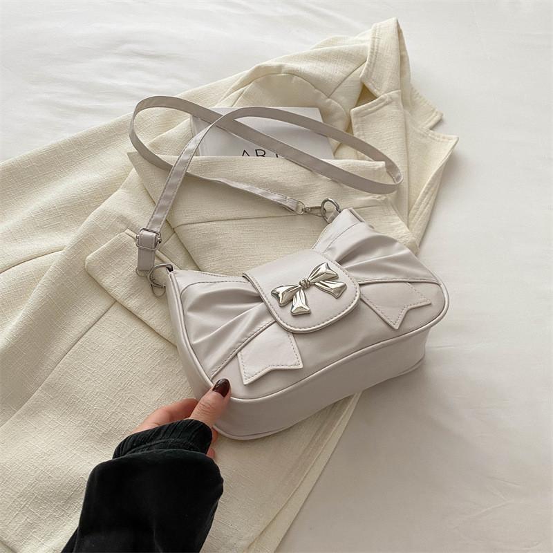 Fashionable Crescent Shoulder Bag Trendy Street Style For Women 2024 With Pleats In Black