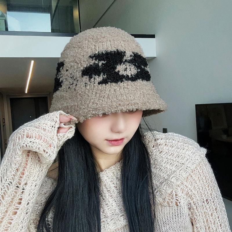 

Autumn and winter versatile geometric granular fleece bucket hat women s thickened warm ear protection washbasin hat (55-59CM)
