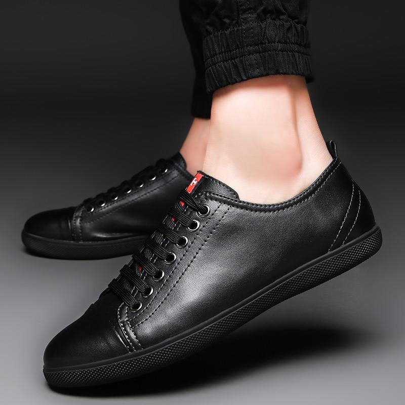 Mångsidiga Stilrena Sneakers för Män Läder Herr Casual Skor Halkfria Herr Andningsbara Skateboardskor Märke Herr Bekväma Flats