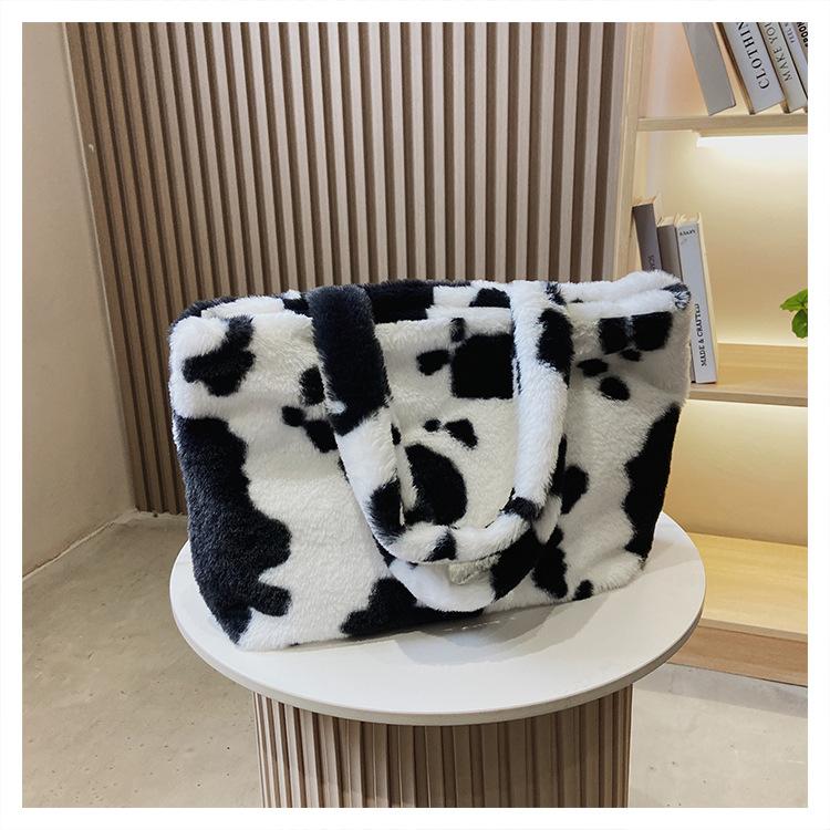 

Сумка Жіноча осінь і зима 2024 Корейське видання Модна плюшева жіноча сумка Модна повсякденна сумка через плече Проста плюшева сумка Сумочка