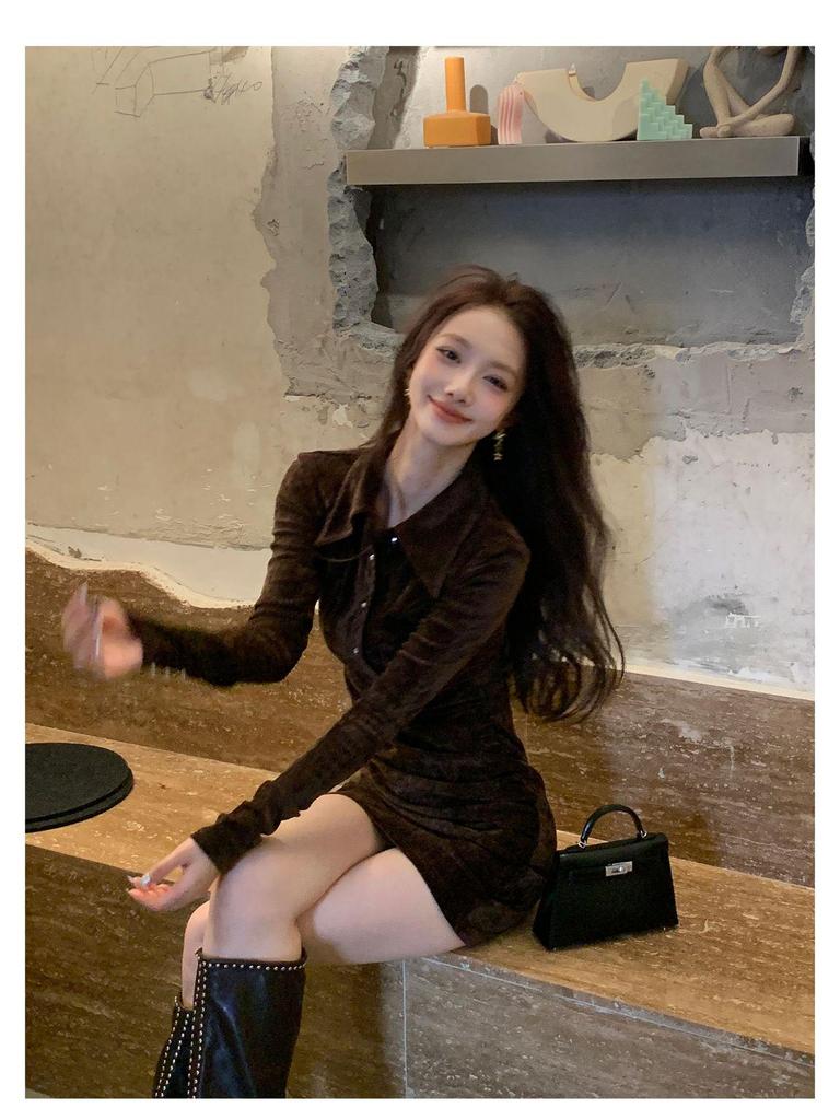 Hepburn Style Women's High-End Waist-Cinched Slimming Dress with Lapel, Perfect for Spring and Autumn.
