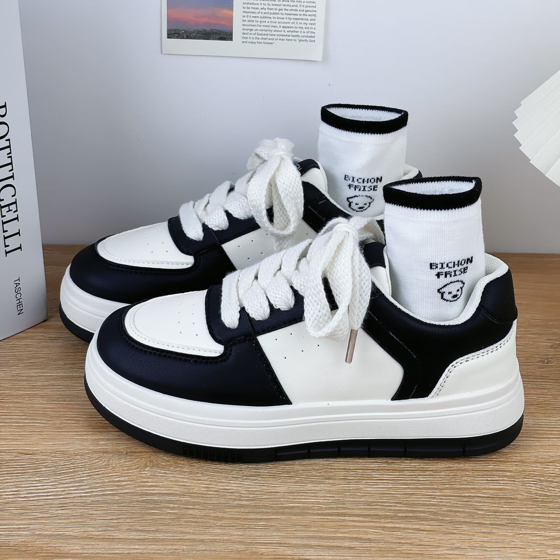 

High-end little white shoes women s shoes 2025 summer new popular versatile thick-soled breathable casual board shoes sports shoes 40