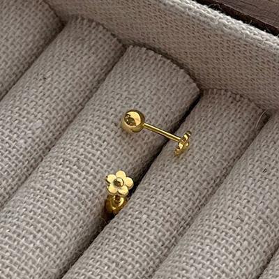 Boucles d'oreilles Super Mini Petites Fleurs Dorées Japonaises et Coréennes Boucles d'oreilles Fleur Mignonne Tempérament Doux Bague Femme Femme