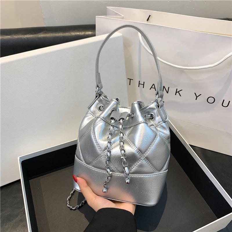 Car sewing bucket bag women's shoulder bag solid color mother bag large capacity  new fashion popular women's bag