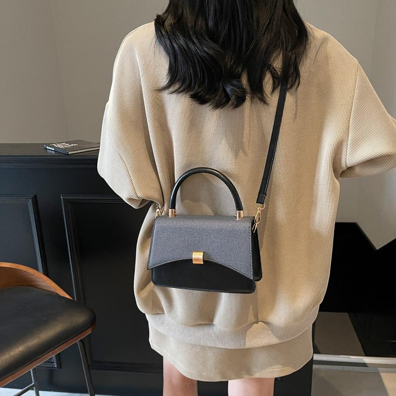 Fashion contrasting color portable underarm bag women's 2025 spring new fashion commuter bag versatile single shoulder messenger small square bag