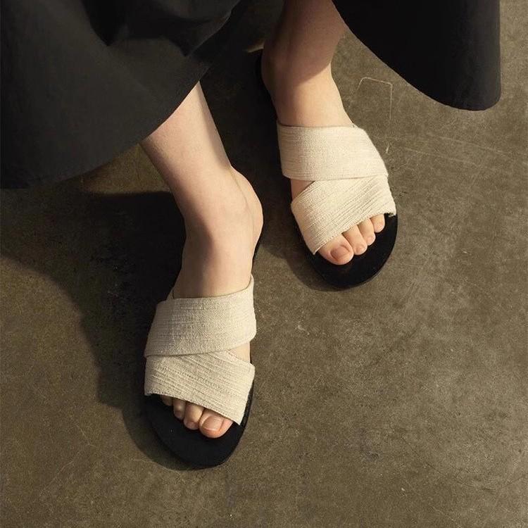 Niche canvas one-word broadband cool slippers women's 2025 summer new open-toed lazy drag simple casual flat-bottom drag